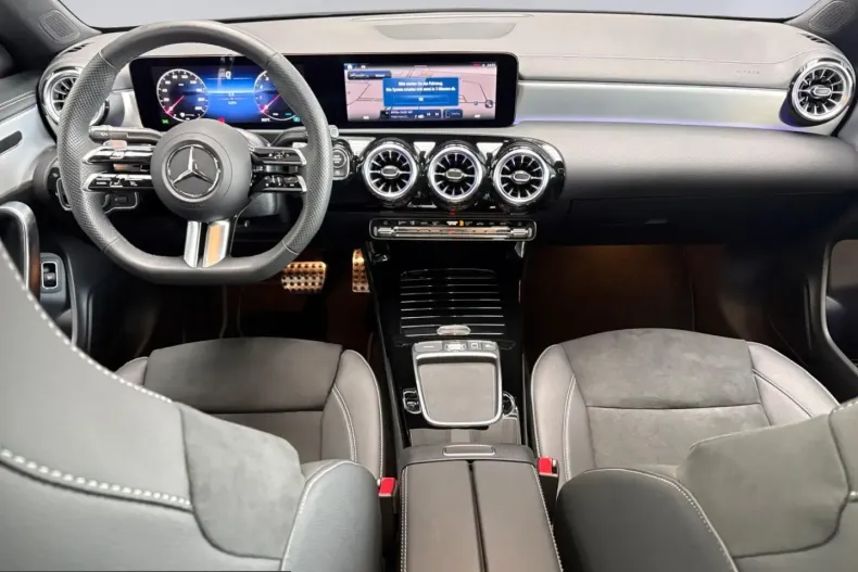 Mercedes-Benz CLA 200 (Clasa CLA) din 2025 cu 6.294 km - oferta MER243931 - foto 13