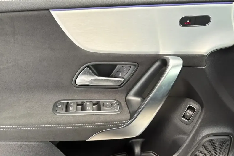 Mercedes-Benz CLA 200 (Clasa CLA) din 2025 cu 6.294 km - oferta MER243931 - foto 15