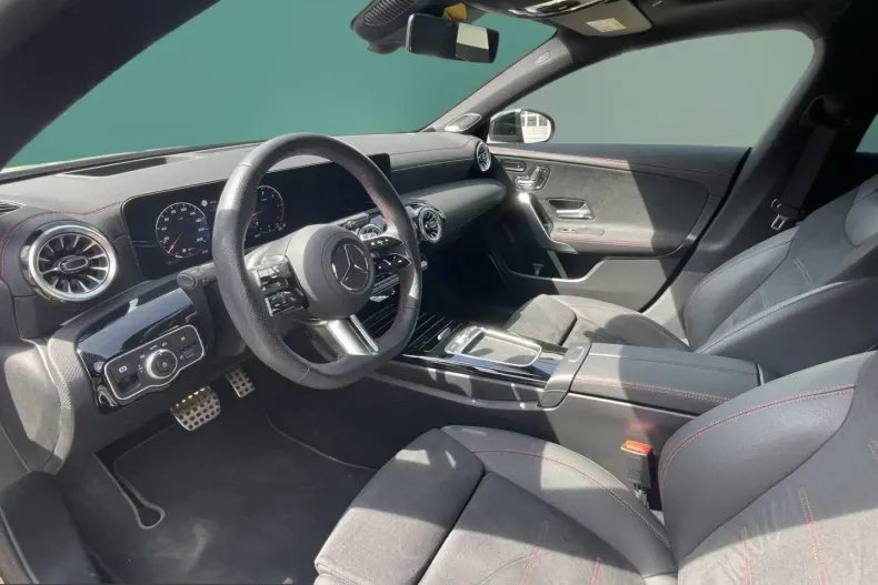 Mercedes-Benz CLA 220 (Clasa CLA) din 2025 cu 23.656 km - oferta MER243933 - foto 10