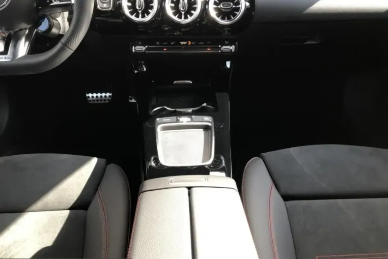 Mercedes-Benz CLA 35 AMG (Clasa CLA) din 2024 cu 20.250 km - oferta MER243935 - foto 14