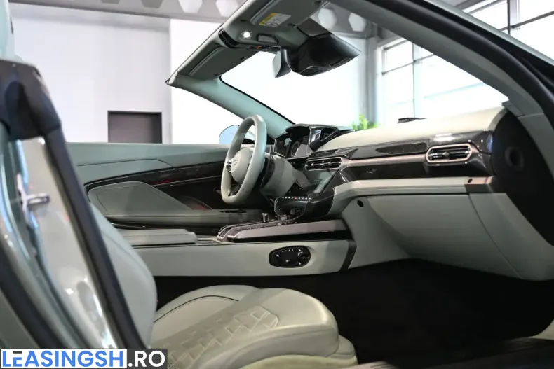 Aston Martin Vanquish din 2025 cu 13.500 km - oferta AST243936 - foto 34