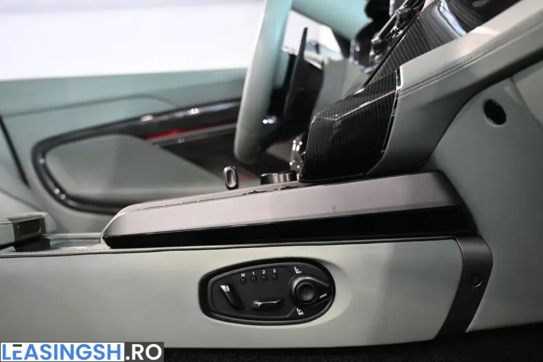 Aston Martin Vanquish din 2025 cu 13.500 km - oferta AST243936 - foto 43