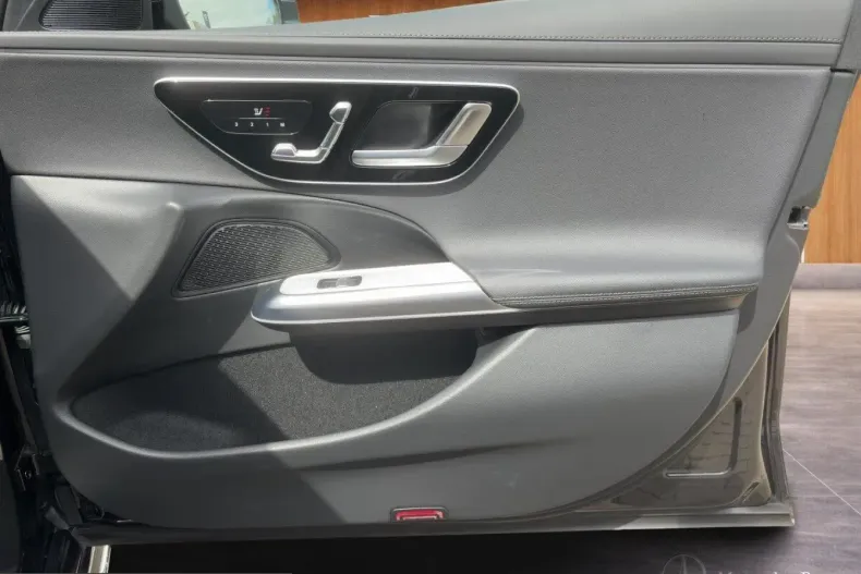 Mercedes-Benz E 450 (Clasa E) din 2025 cu 12.632 km - oferta MER243963 - foto 19