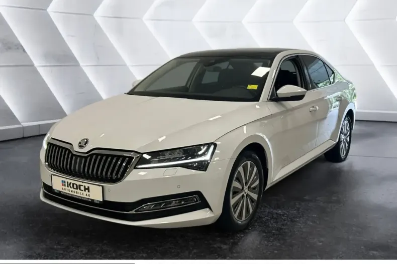 Skoda Superb din 2023 cu 30.650 km - oferta SKO243968 - foto 1