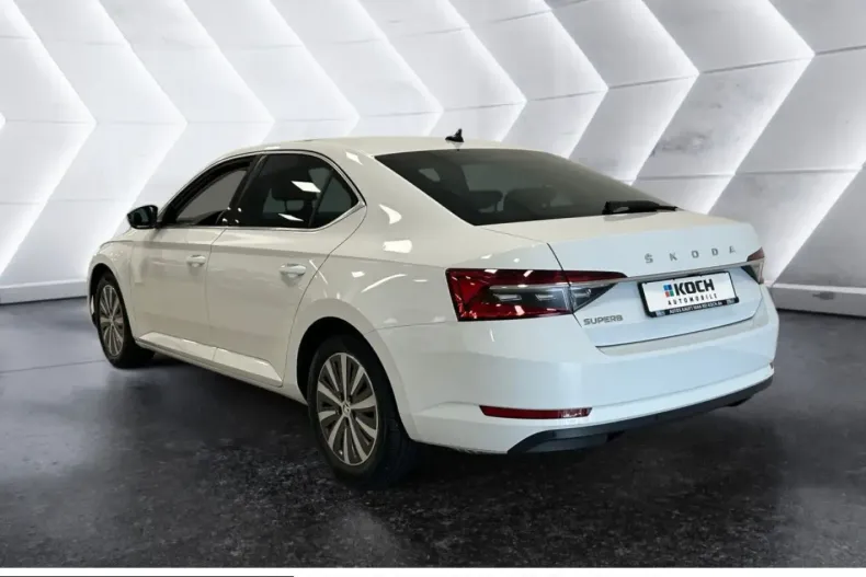 Skoda Superb din 2023 cu 30.650 km - oferta SKO243968 - foto 2