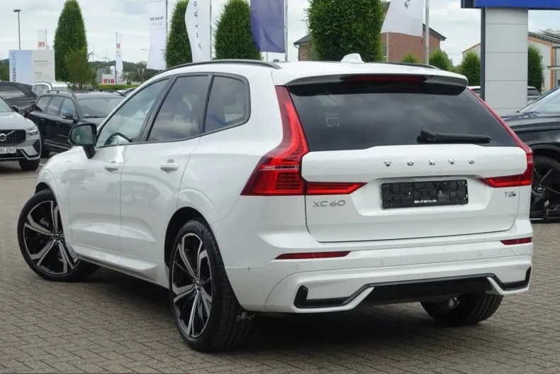 Volvo XC60 din 2025 cu 9.058 km - oferta VOL243985 - foto 3