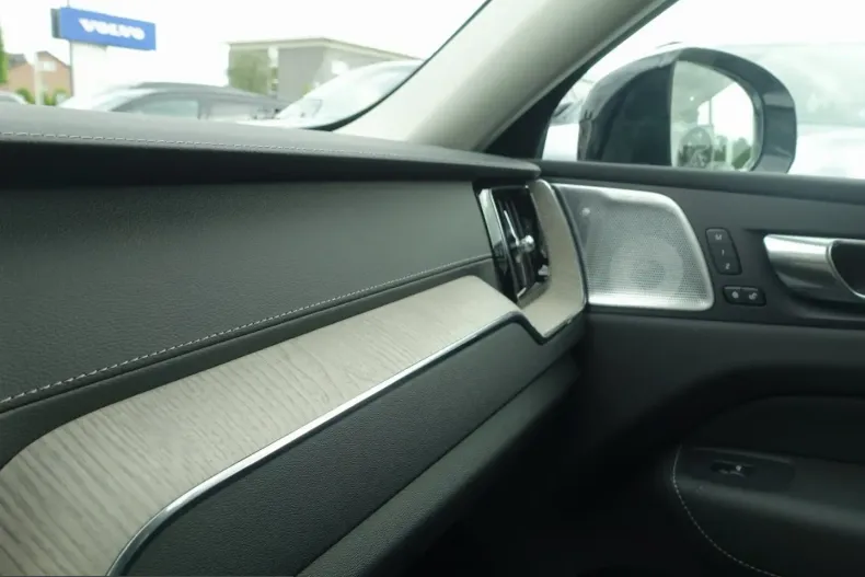 Volvo XC60 din 2025 cu 9.058 km - oferta VOL243985 - foto 24