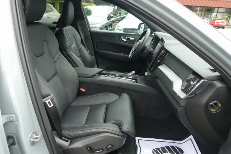 Volvo XC60 din 2025 cu 30.980 km - oferta VOL243986 - foto 8