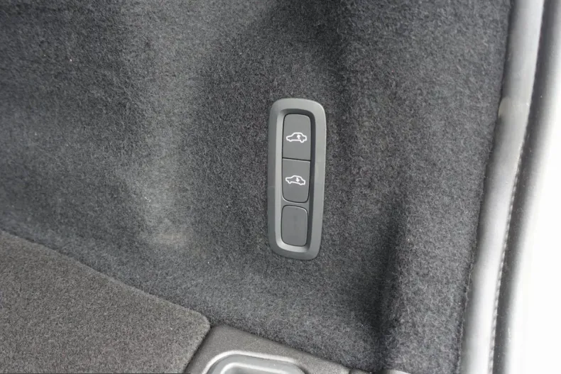 Volvo XC60 din 2025 cu 30.980 km - oferta VOL243986 - foto 11