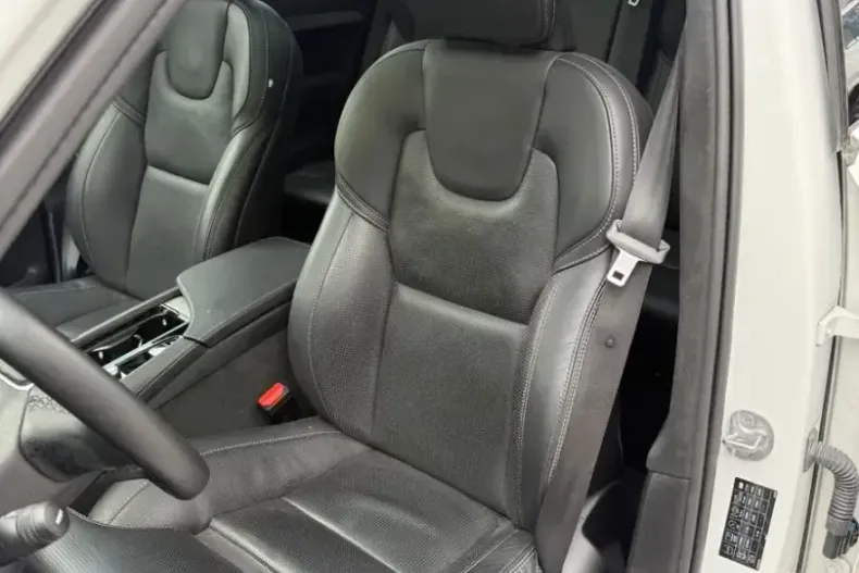 Volvo XC90 din 2023 cu 59.000 km - oferta VOL243999 - foto 8