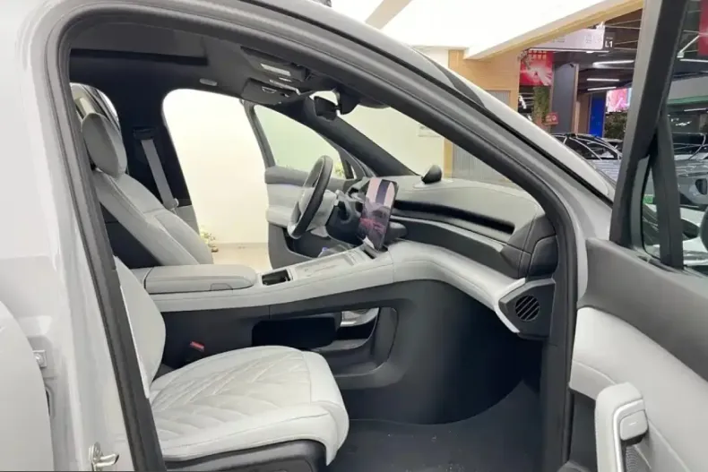 NIO EL6 din 2025 cu 10.000 km - oferta NIO244022 - foto 7
