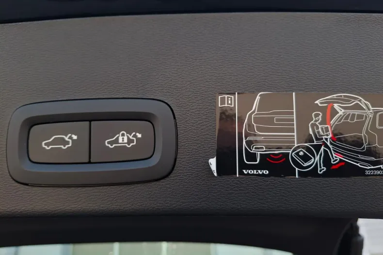 Volvo XC40 din 2021 cu 121.204 km - oferta VOL244023 - foto 25