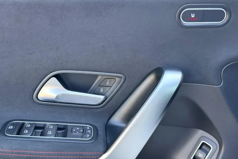 Mercedes-Benz CLA 180 (Clasa CLA) din 2025 cu 17.400 km - oferta MER244024 - foto 23
