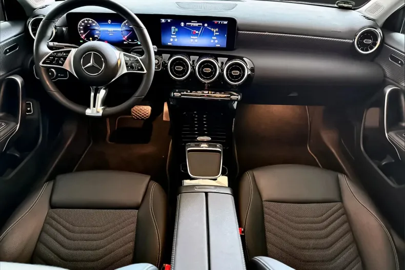 Mercedes-Benz A 200 (Clasa A) din 2024 cu 11.000 km - oferta MER244039 - foto 17