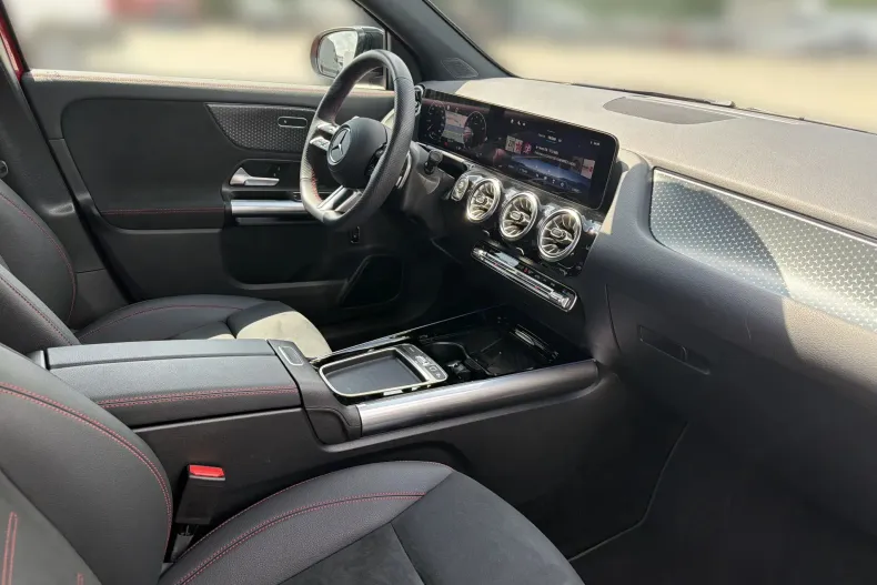 Mercedes-Benz GLA 220 (Clasa GLA) din 2025 cu 9.872 km - oferta MER244060 - foto 12