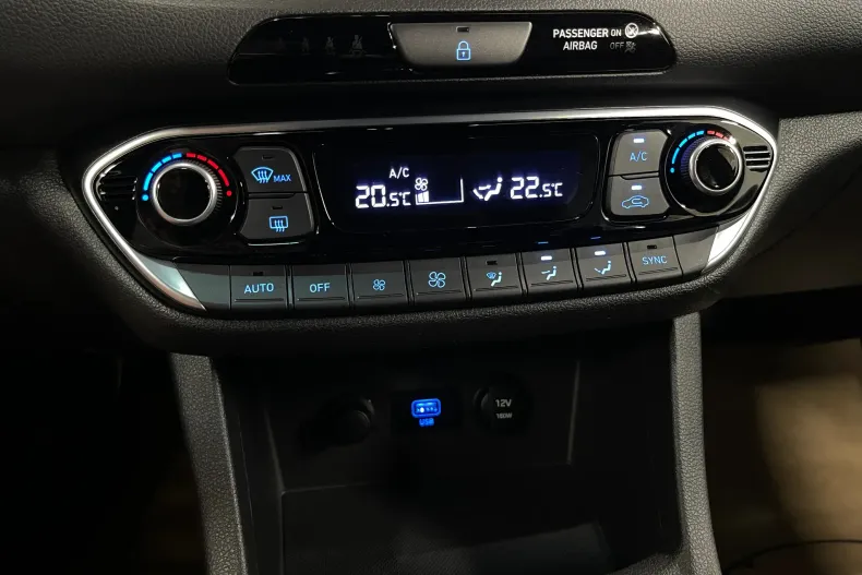 Hyundai i30 din 2023 cu 55.593 km - oferta HYU244086 - foto 16