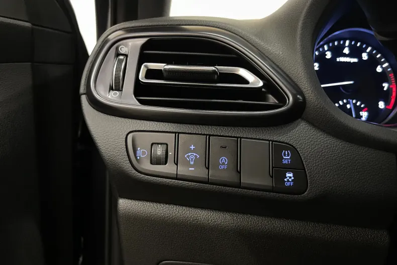 Hyundai i30 din 2023 cu 55.593 km - oferta HYU244086 - foto 19