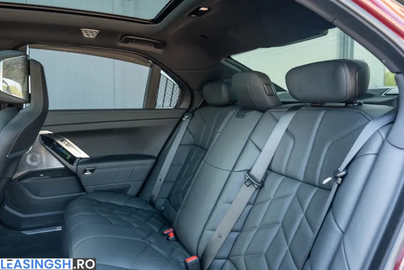 BMW M7 (Seria 7) din 2024 cu 27.671 km - oferta BMW244102 - foto 7