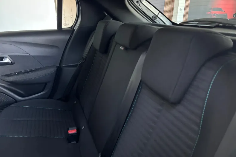 Peugeot 208 din 2023 cu 16.300 km - oferta PEU244108 - foto 14
