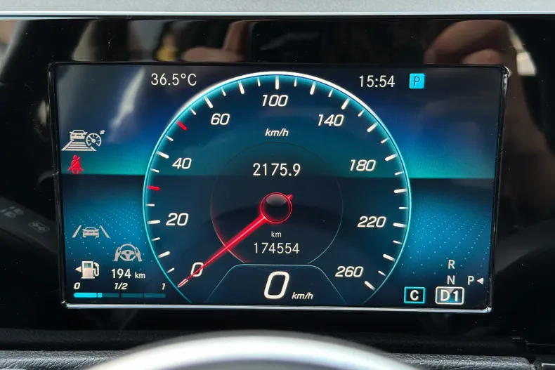 Mercedes-Benz GLB 200 (Clasa GLB) din 2022 cu 174.554 km - oferta MER244111 - foto 27