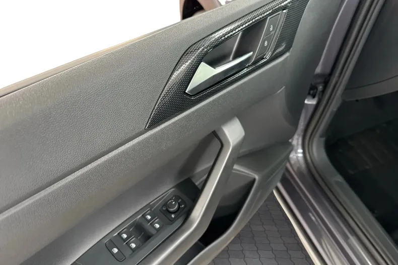 Volkswagen Taigo din 2025 cu 7 km - oferta VOL244125 - foto 11