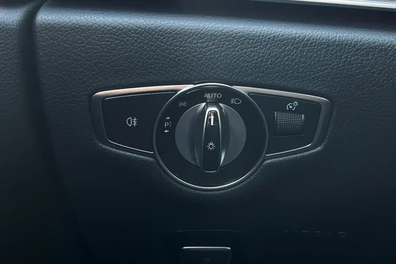 Mercedes-Benz E 300 (Clasa E) din 2021 cu 37.848 km - oferta MER244132 - foto 19
