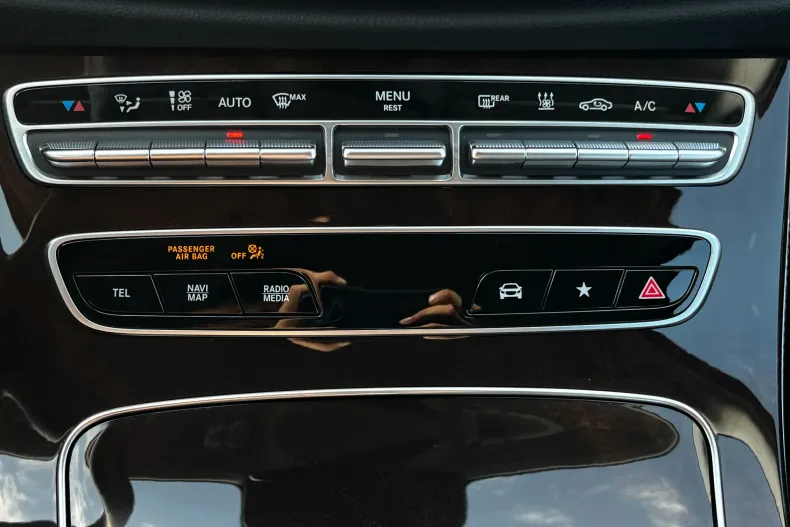 Mercedes-Benz E 300 (Clasa E) din 2021 cu 37.848 km - oferta MER244132 - foto 23