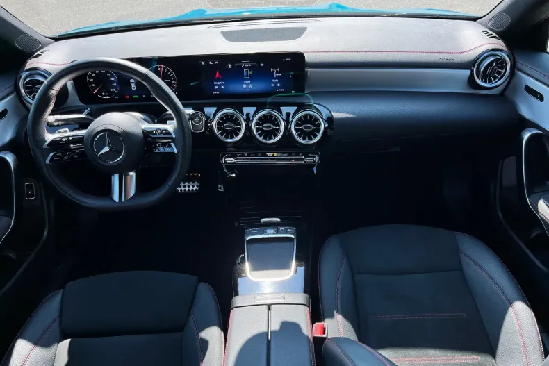 Mercedes-Benz CLA 250 (Clasa CLA) din 2025 cu 20.347 km - oferta MER244136 - foto 12