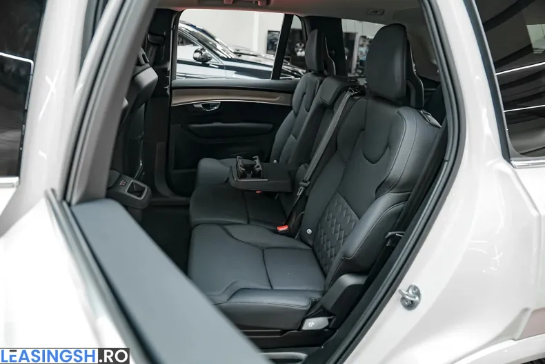 Volvo XC90 din 2025 cu 14.000 km - oferta VOL244139 - foto 4