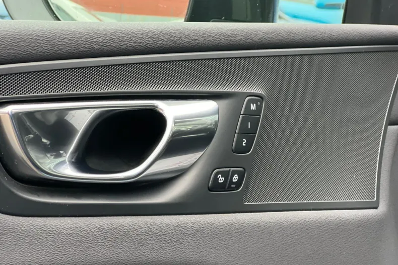 Volvo XC60 din 2020 cu 71.000 km - oferta VOL244157 - foto 8