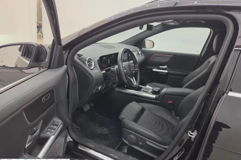 Mercedes-Benz GLA 200 (Clasa GLA) din 2023 cu 40.030 km - oferta MER244178 - foto 5