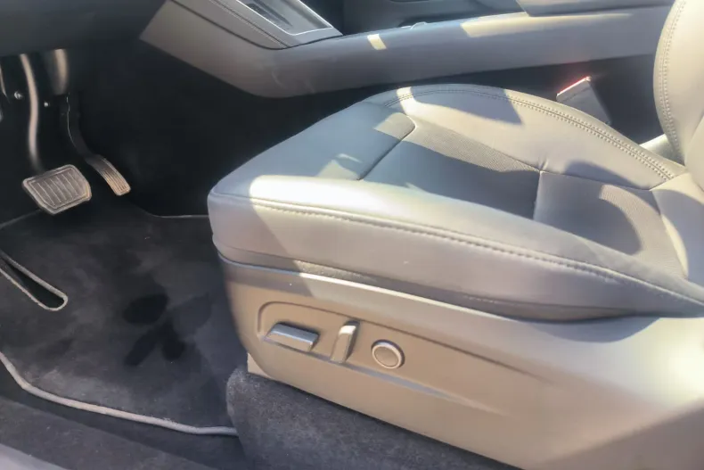 Tesla Model Y din 2025 cu 12.000 km - oferta TES244233 - foto 9