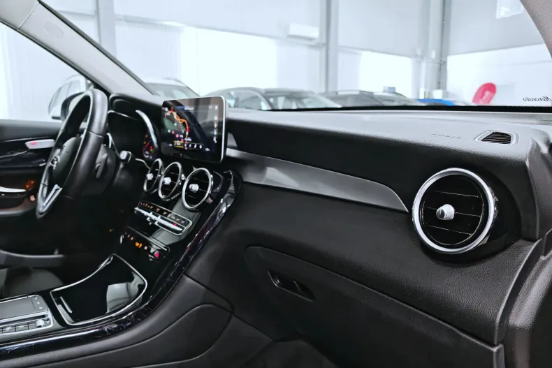 Mercedes-Benz GLC 300 (Clasa GLC) din 2021 cu 114.189 km - oferta MER244256 - foto 28