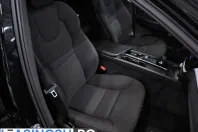 Volvo XC60 din 2021 cu 142.584 km - oferta VOL244260 - foto 9