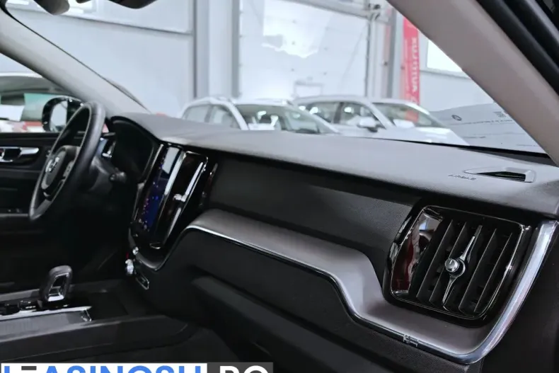 Volvo XC60 din 2021 cu 142.584 km - oferta VOL244260 - foto 24