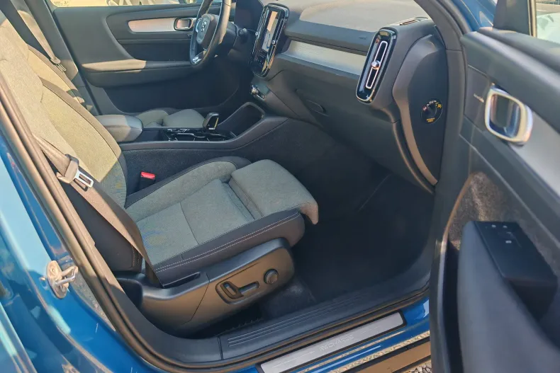 Volvo XC40 din 2023 cu 129.903 km - oferta VOL244279 - foto 7