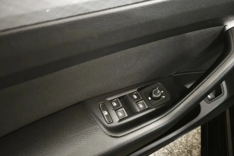 Volkswagen Passat din 2020 cu 100.000 km - oferta VOL244281 - foto 12
