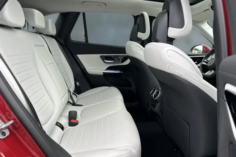 Mercedes-Benz GLC 300 (Clasa GLC) din 2026 cu 19 km - oferta MER244343 - foto 14