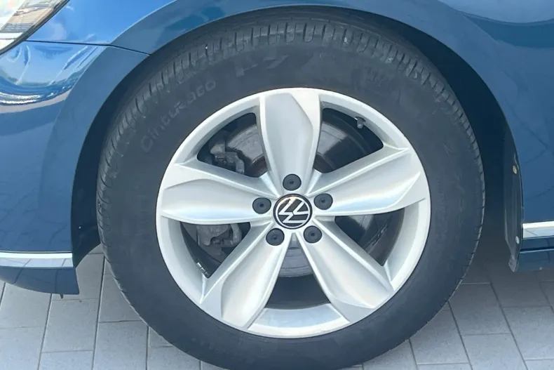 Volkswagen Passat din 2022 cu 62.796 km - oferta VOL244360 - foto 7