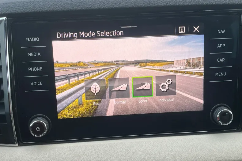 Skoda Karoq din 2021 cu 102.369 km - oferta SKO244363 - foto 33