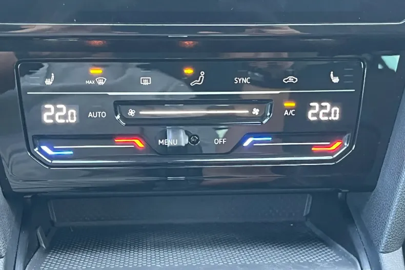 Volkswagen Passat din 2022 cu 63.060 km - oferta VOL244364 - foto 24