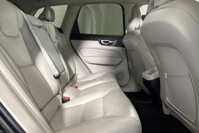 Volvo XC60 din 2022 cu 48.614 km - oferta VOL244384 - foto 12