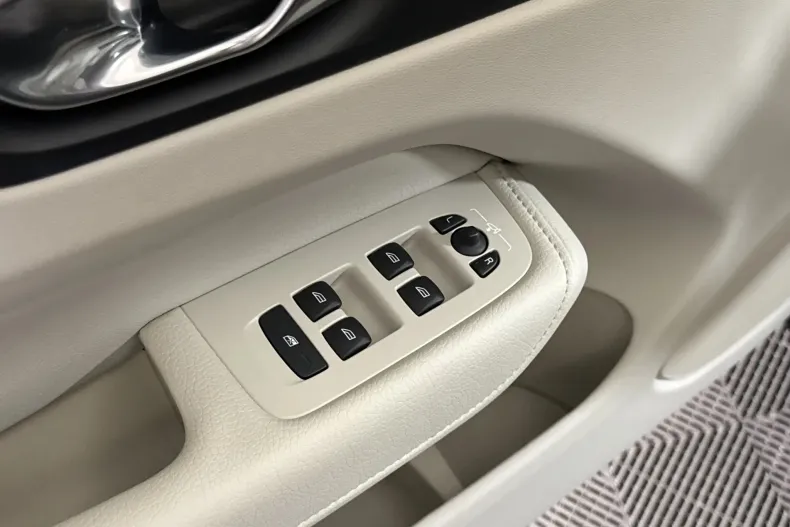 Volvo XC60 din 2022 cu 48.614 km - oferta VOL244384 - foto 14