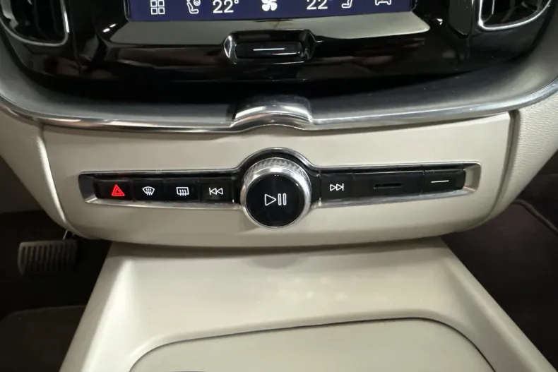 Volvo XC60 din 2022 cu 48.614 km - oferta VOL244384 - foto 17