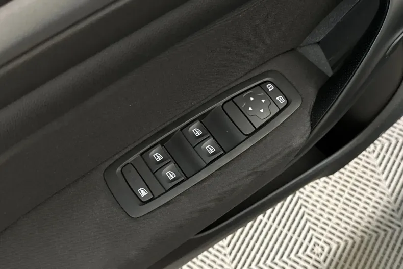 Renault Megane din 2021 cu 43.772 km - oferta REN244390 - foto 13
