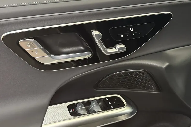Mercedes-Benz E 300 (Clasa E) din 2025 cu 9.873 km - oferta MER244405 - foto 14