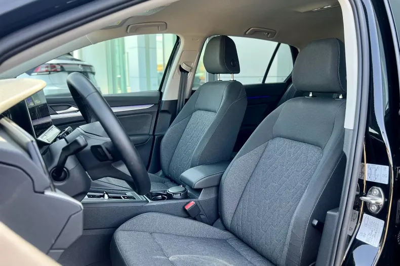 Volkswagen Golf din 2026 cu 6.000 km - oferta VOL244417 - foto 12