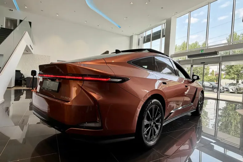 Lexus Seria ES din 2026 cu 2 km - oferta LEX244425 - foto 5