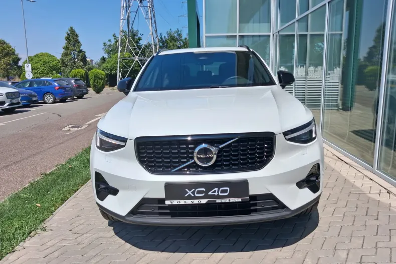 Volvo XC40 din 2025 cu 4.575 km - oferta VOL244452 - foto 2