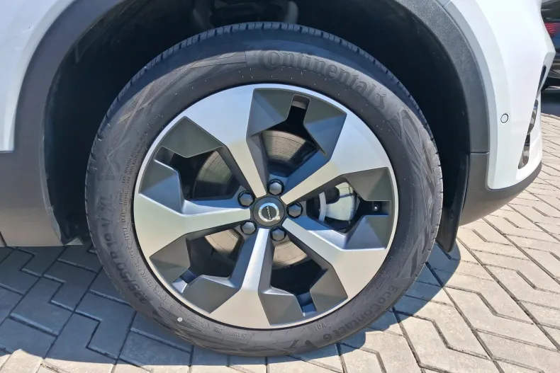 Volvo XC40 din 2025 cu 4.575 km - oferta VOL244452 - foto 4